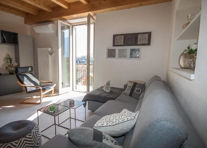 Casa Luisella - By Lovecomo * סלה קומצ'ינה